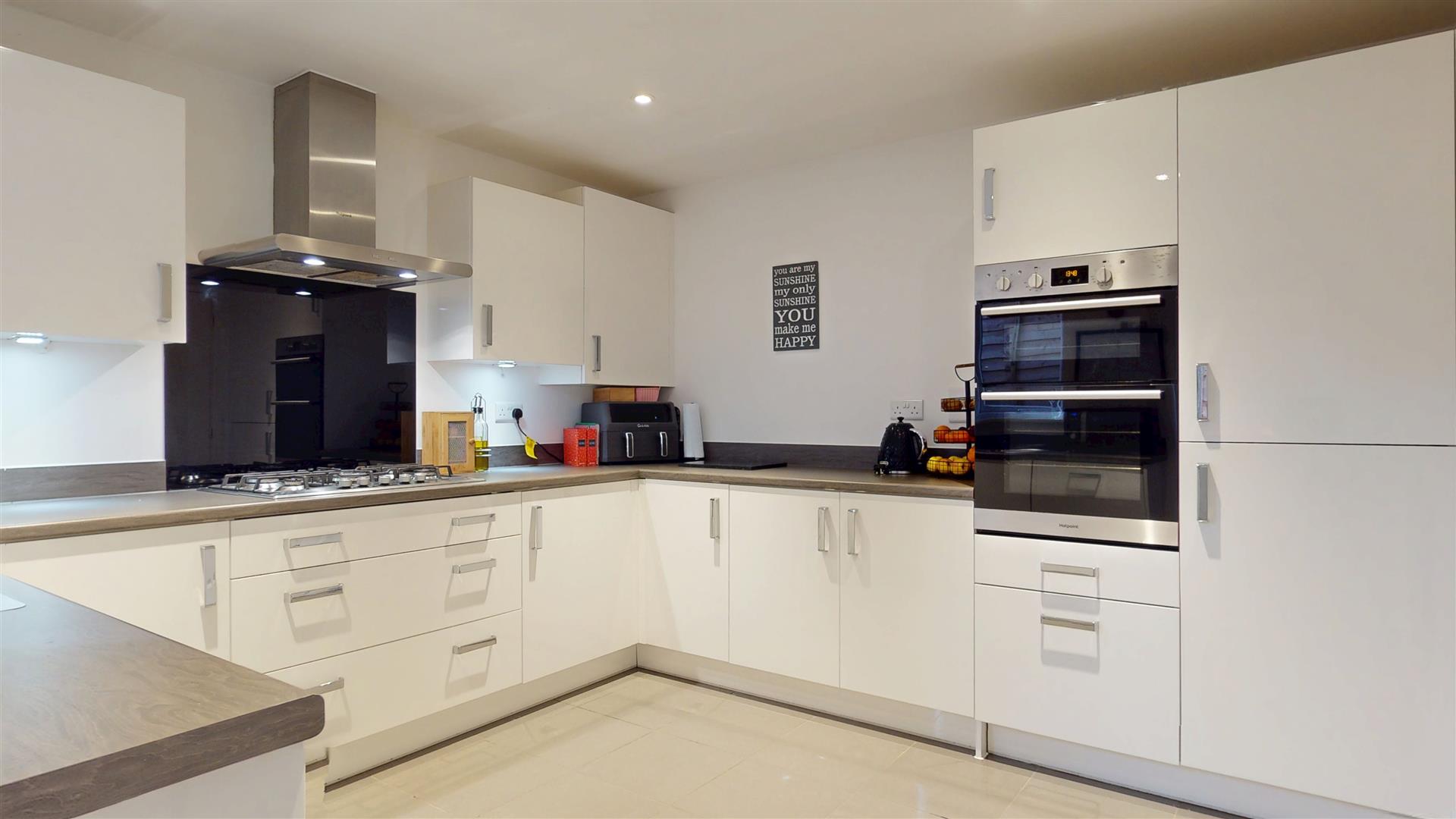 5 bed property in Simford Way, Milton Keynes